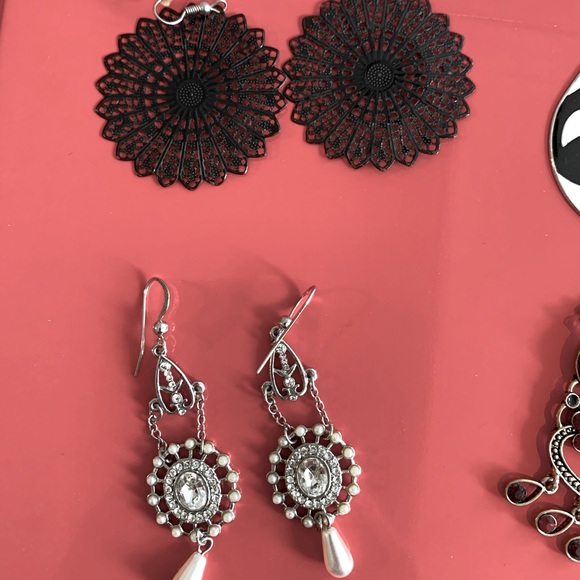 Earrings-4 pairs of women’s earrings for one price! A variety of looks! - Picture 2 of 3